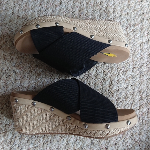 VOLATILE Women's Sandpointe Sandal size 6 - Picture 1 of 13